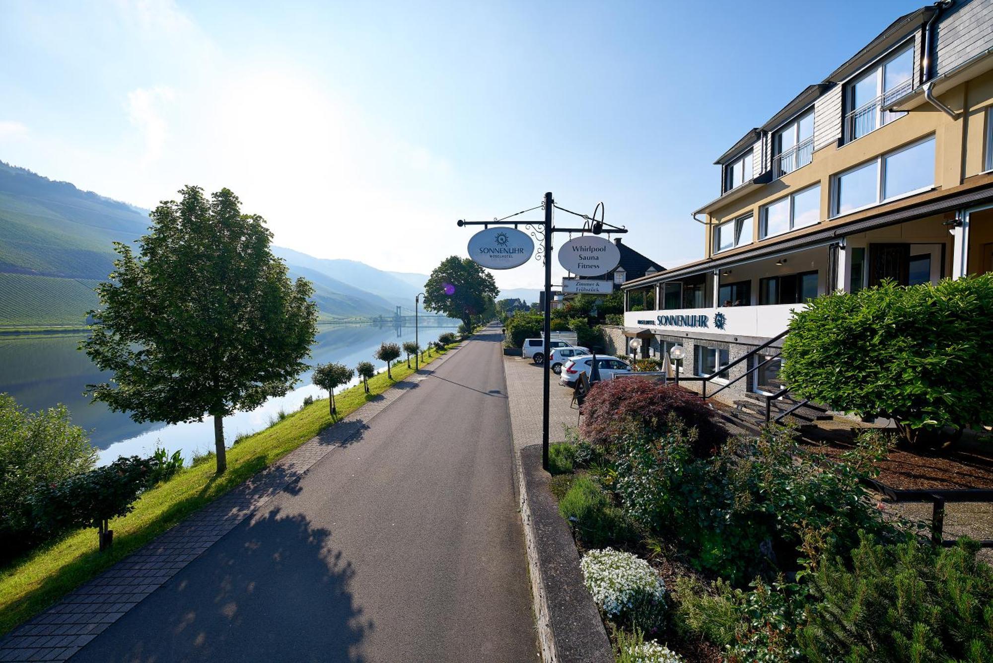Sonnenuhr Bed & Breakfast Bernkastel-Kues Exterior photo